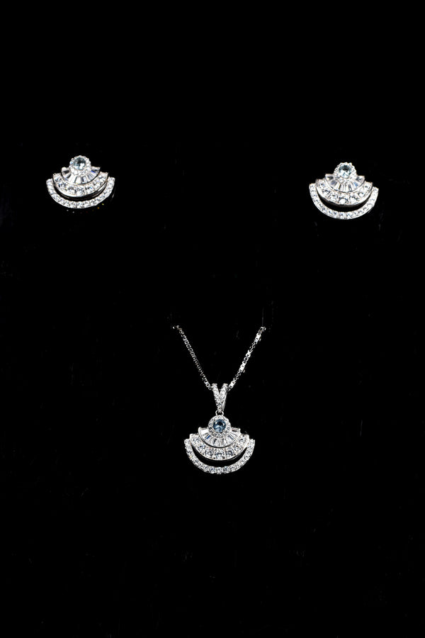 Shell Radiance Diamond Pendant Set