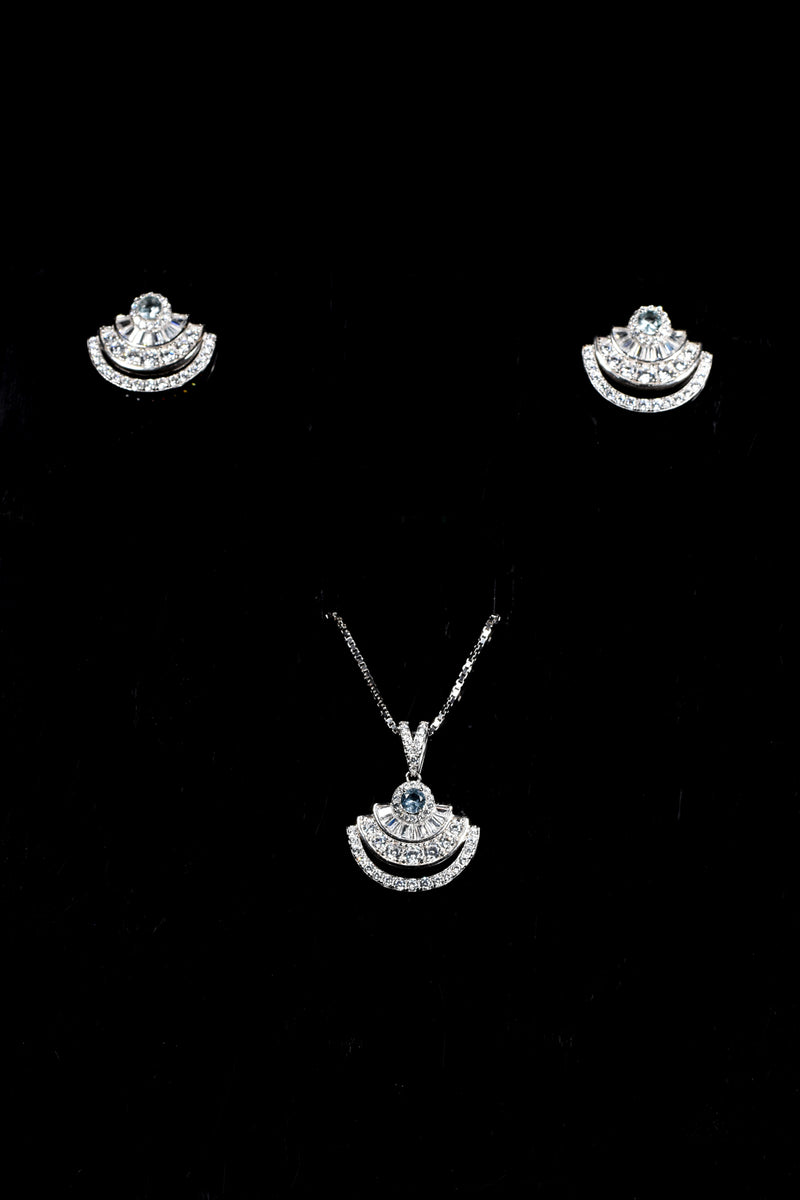 Shell Radiance Diamond Pendant Set