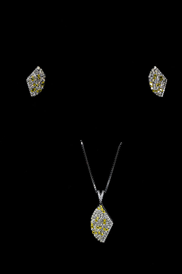 Golden Arc V-Shaped Diamond Pendant Set