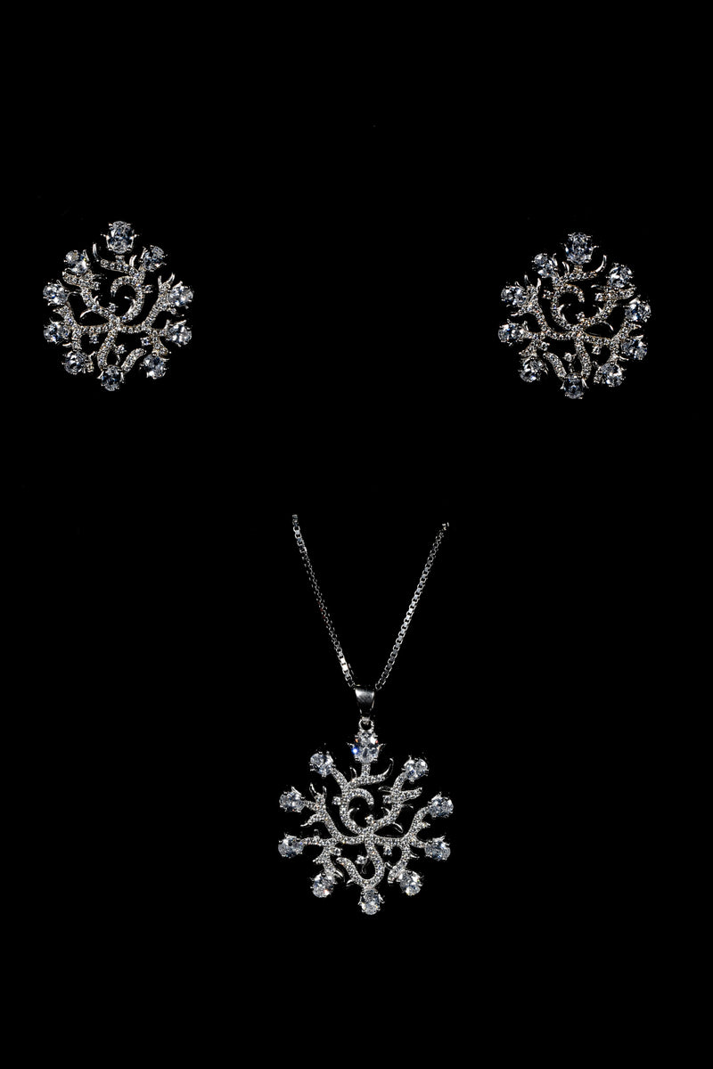 Celeste Glow Oval Diamond Pendant Set