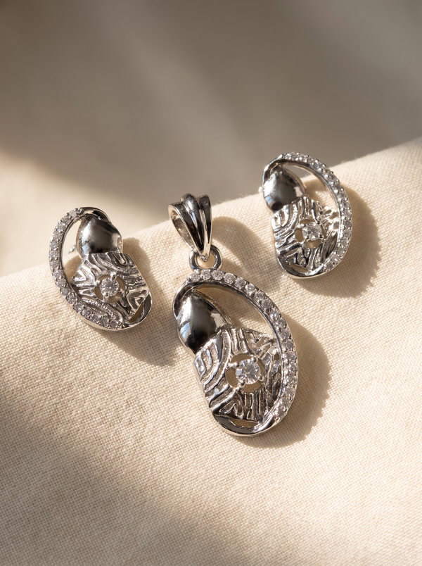 Éclat Royale Pendant Set