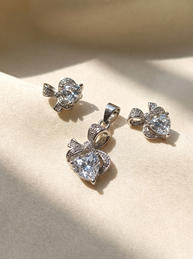 Élan Solitaire Pendant Set