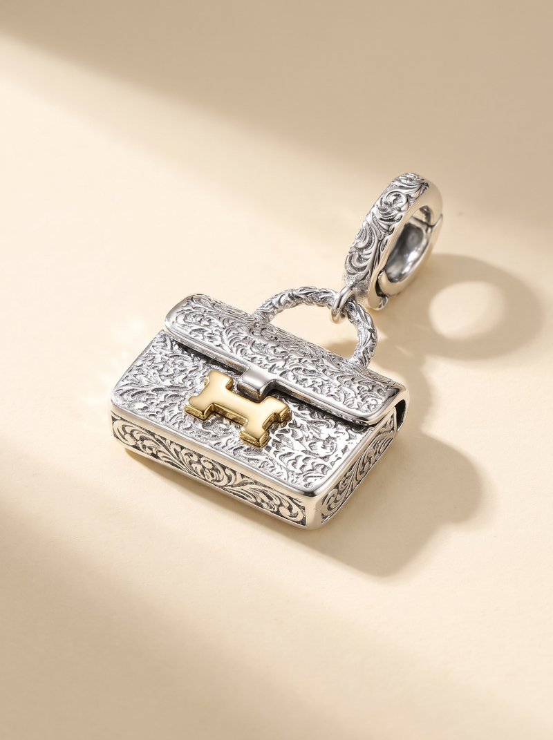 Chic Héra Purse Pendant