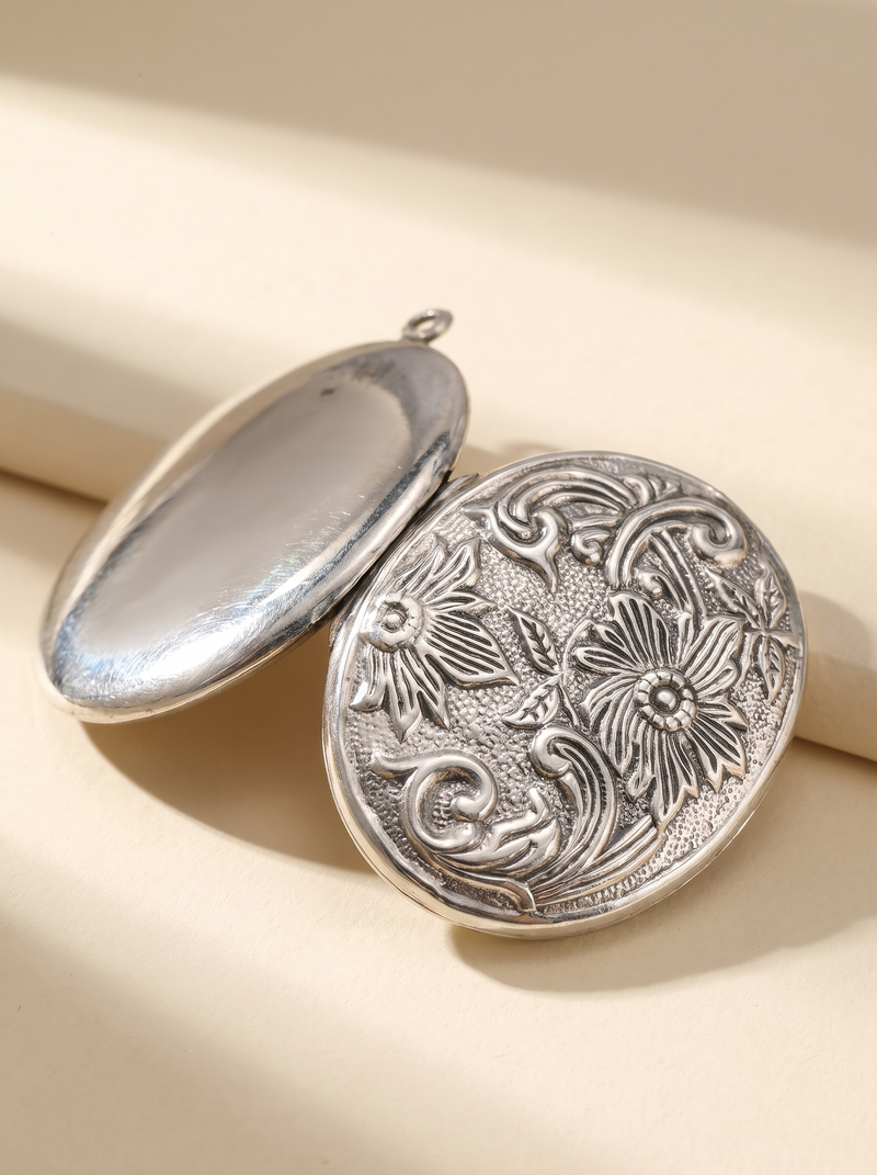 Éternelle Bloom Antique Locket Pendant