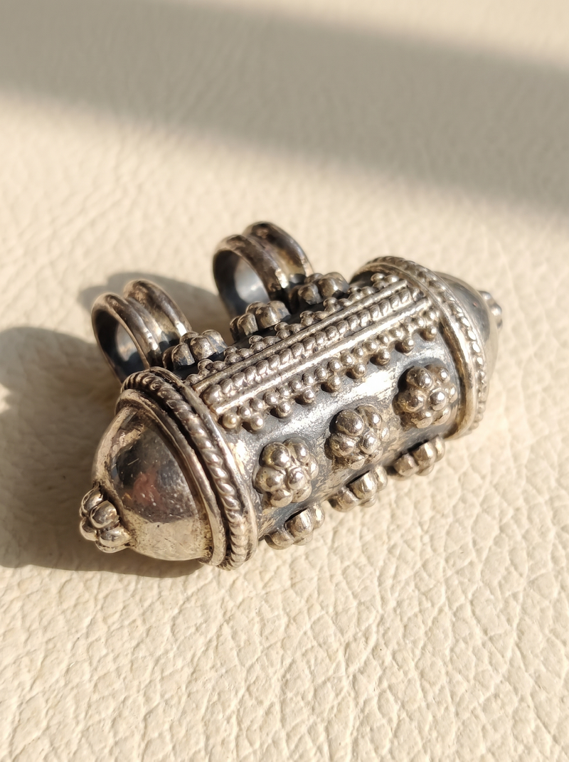 Noor Heritage Oxidised Pendant