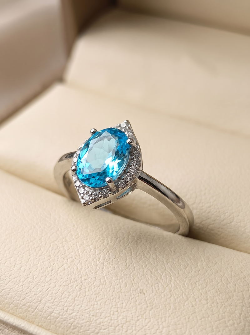 Azure Oval Éclat Ring
